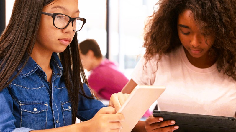 Children reading an e-book